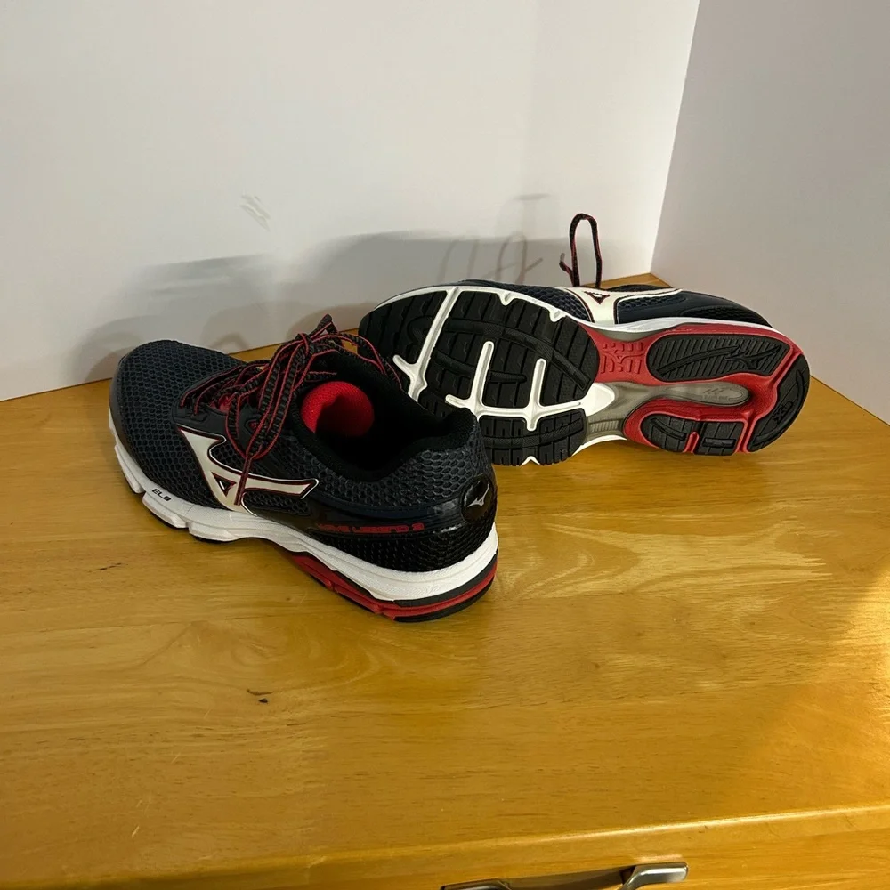 Mizuno athletic shoes